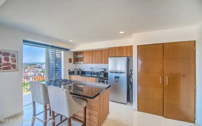 SOHO SKIES 703 LOW-4