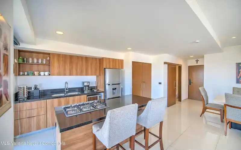 SOHO SKIES 703 LOW-7