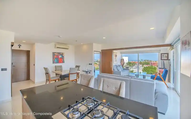 SOHO SKIES 703 LOW-8