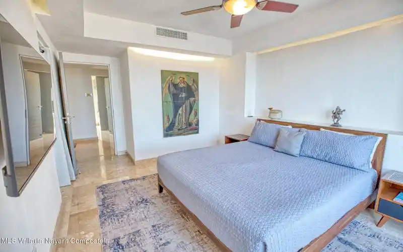 master bed , art niches