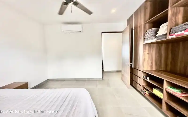 bedroom     2