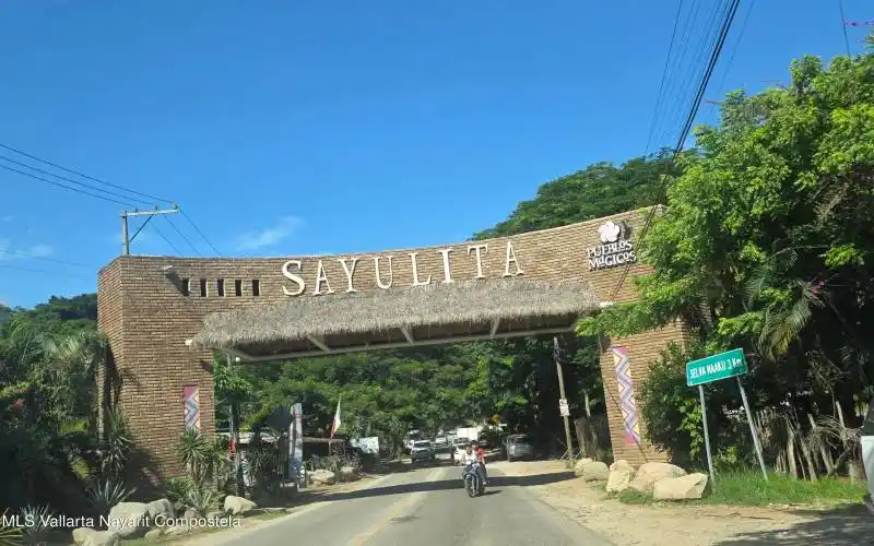 Sayu Entrance