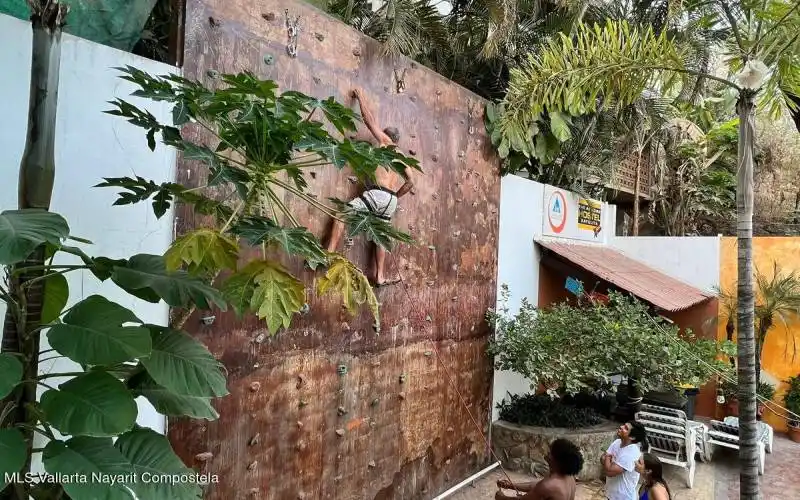 Climbing wall