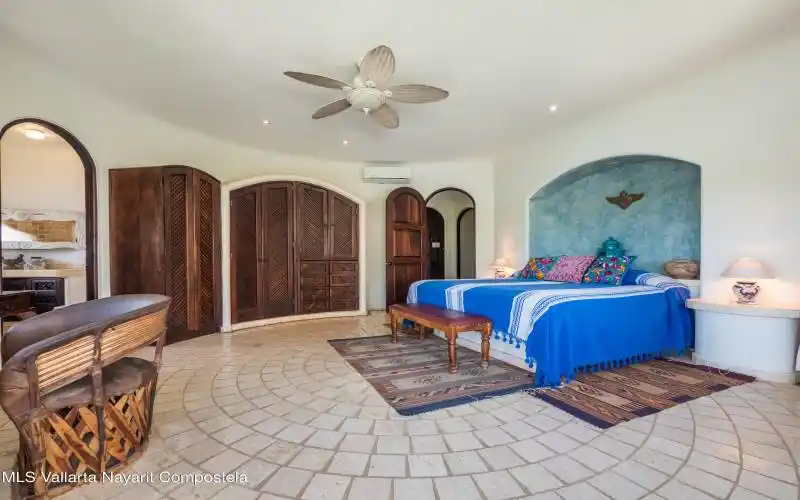 Master bedroom w view