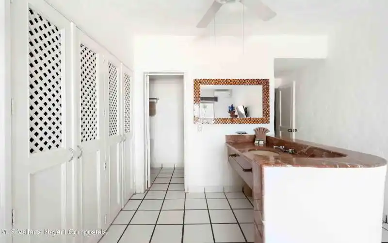 REC MASTER CLOSET LAVABO