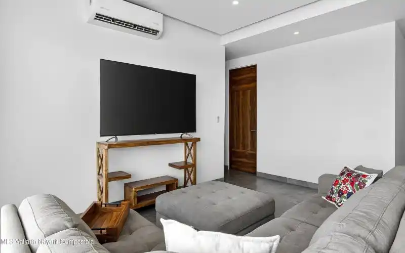 10.LIVING ROOM SETTING