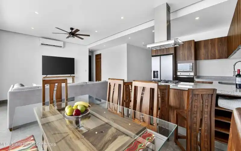 11.OVERVIEW DINING, KITCHEN AND LIVING R