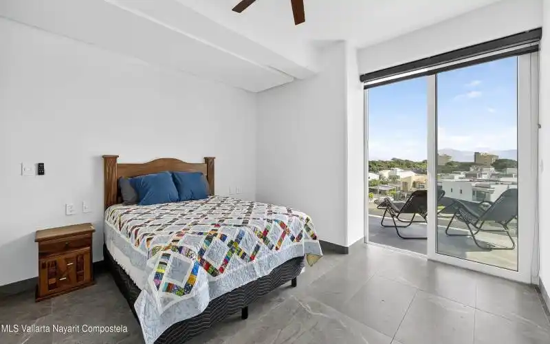 17.MAIN BEDROOM