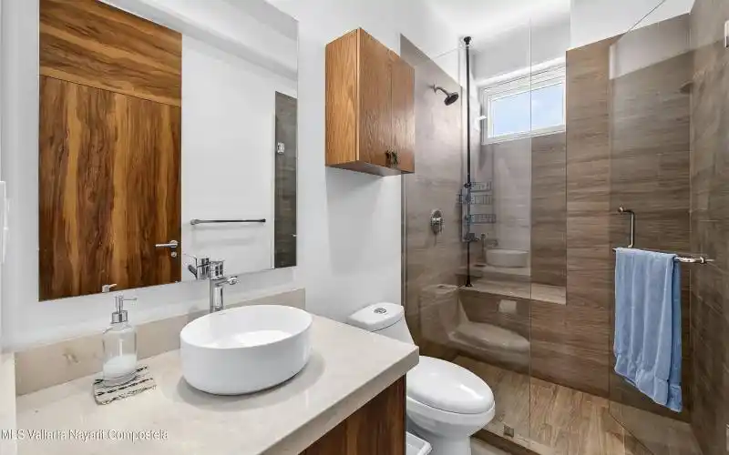 21.LOCK OFF BATHROOM