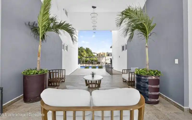 25.LOBBY VIEW