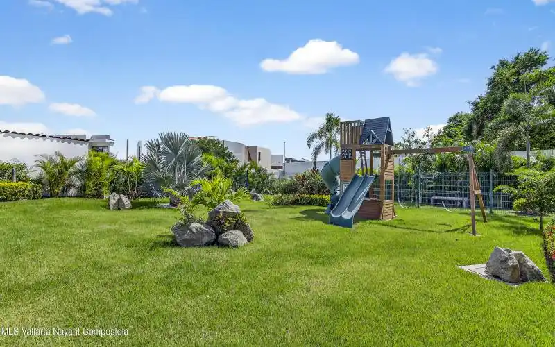 28.GARDEN OVERVIEW