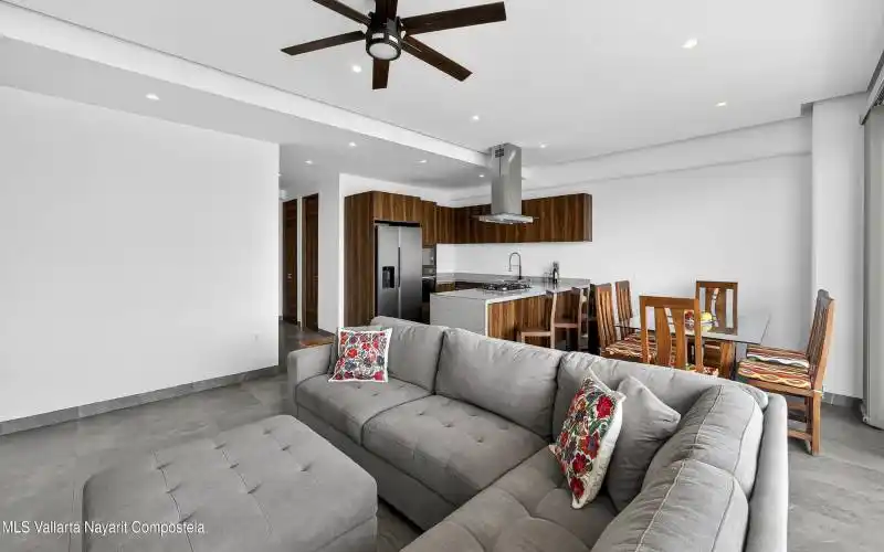 9.OVERVIEW LIVING, DINING AND KITCHEN