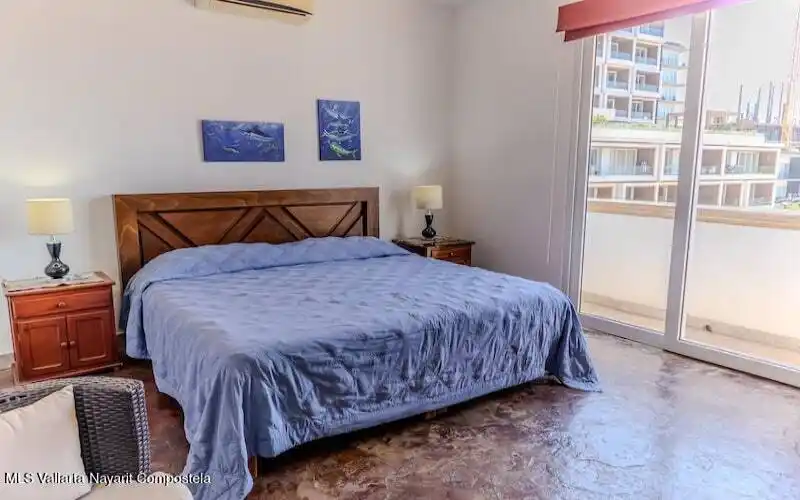 Loft 1 lower bedroom-min
