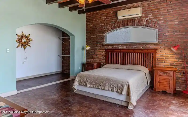 Loft 1 upper bedroom-min