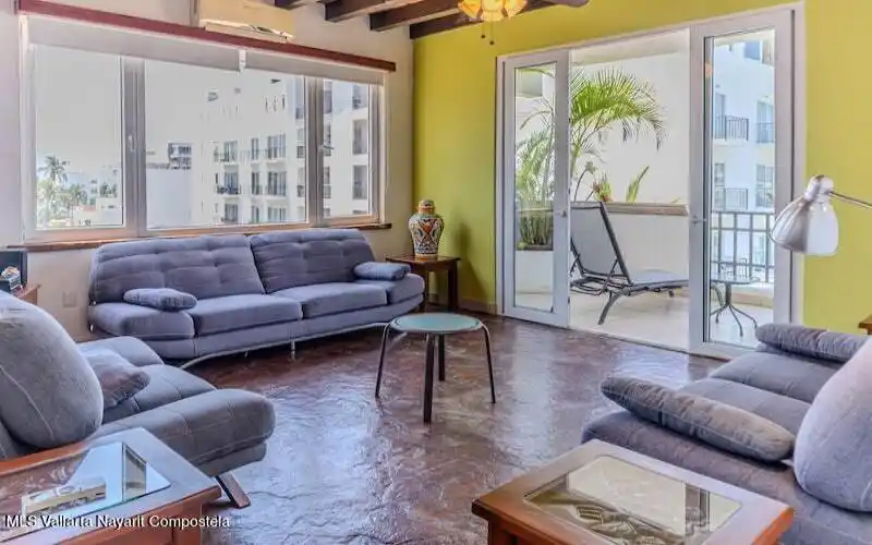 Loft 1 upper living_balcony-min