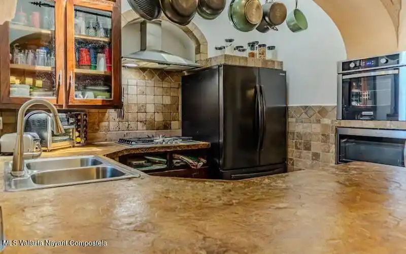 Loft 2 kitchen closeup-min