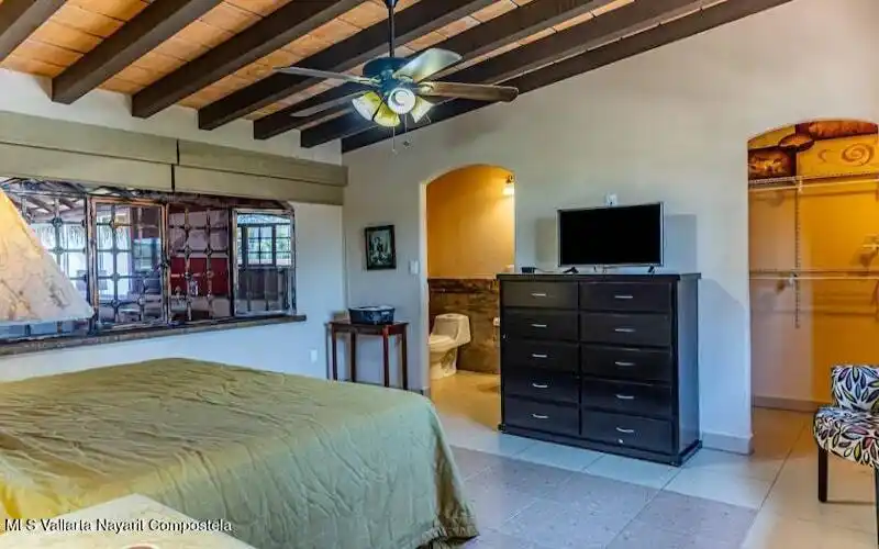 Loft 2 upper bedroom-min
