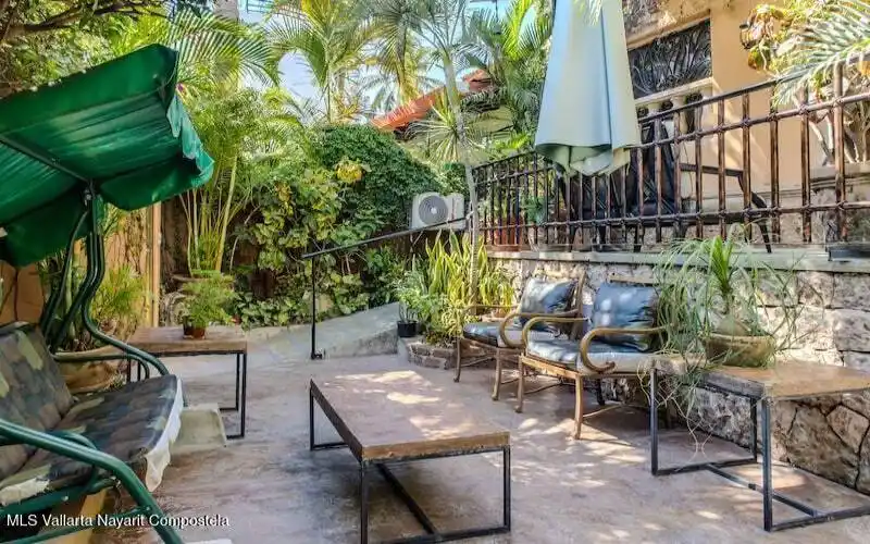 Outdoor Front Lounge-min