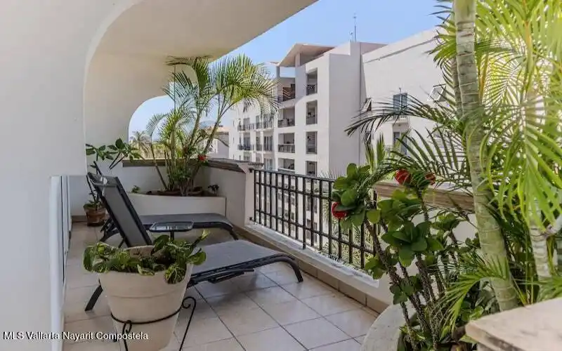 Loft 1 balcony 2-min
