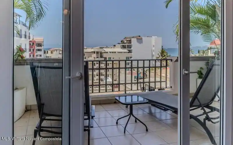 Loft 1 balcony-min