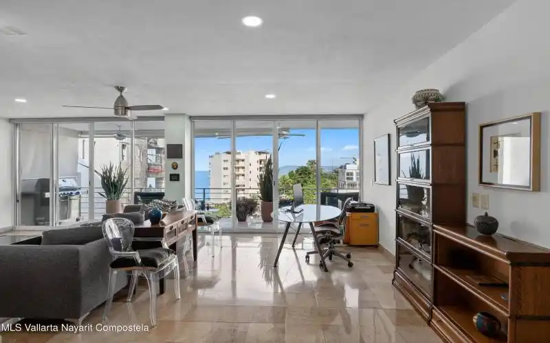 Open Living Area - Area abierta
