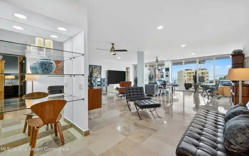Open Living Area - Area abierta