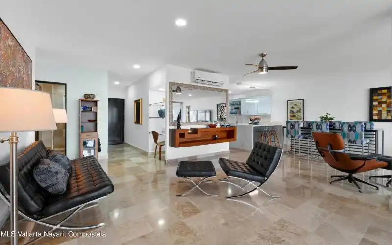 Open Living Area - Area abierta