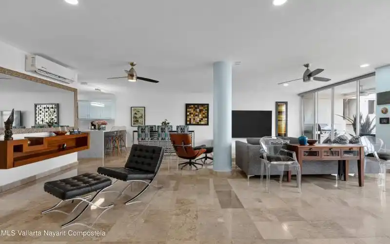 Open Living Area - Area abierta