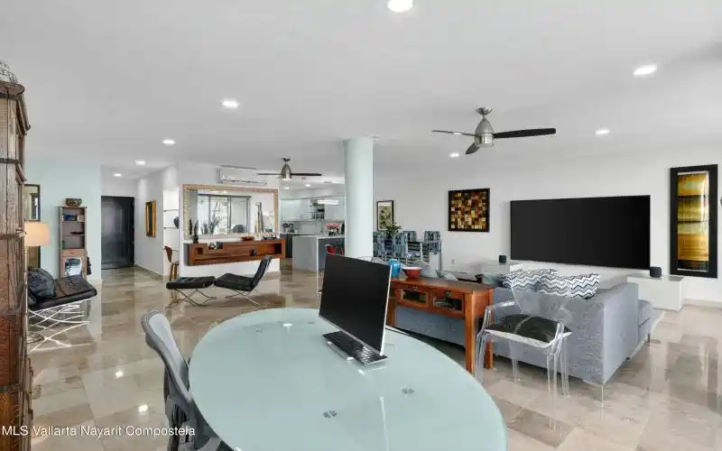 Open Living Area - Area abierta