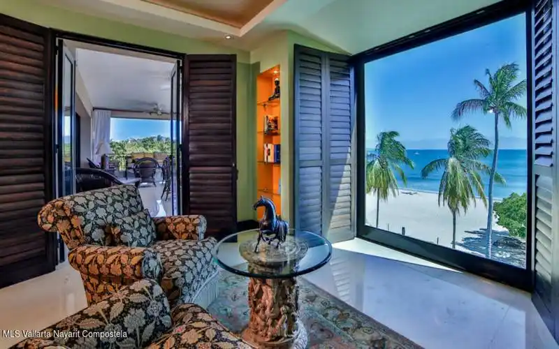 15 Master Suite to outside Patio & Beach
