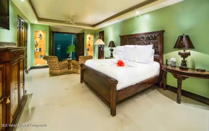13 Master Suite 2