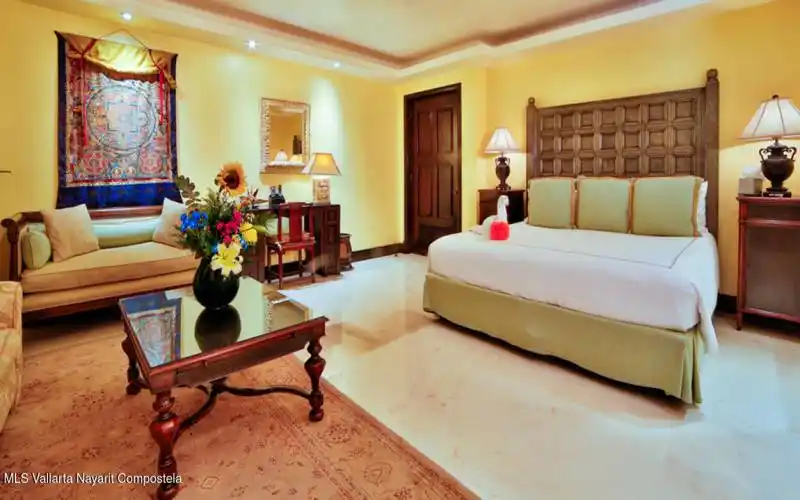 20 Second Master Suite living area
