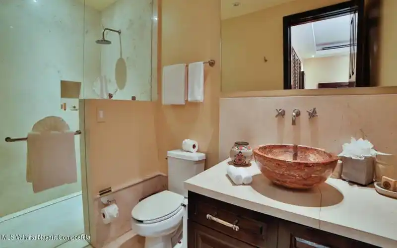 23 Third Bedroom bath