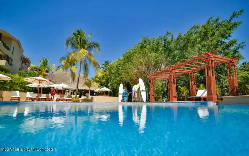 38 HDM Beachclub pool