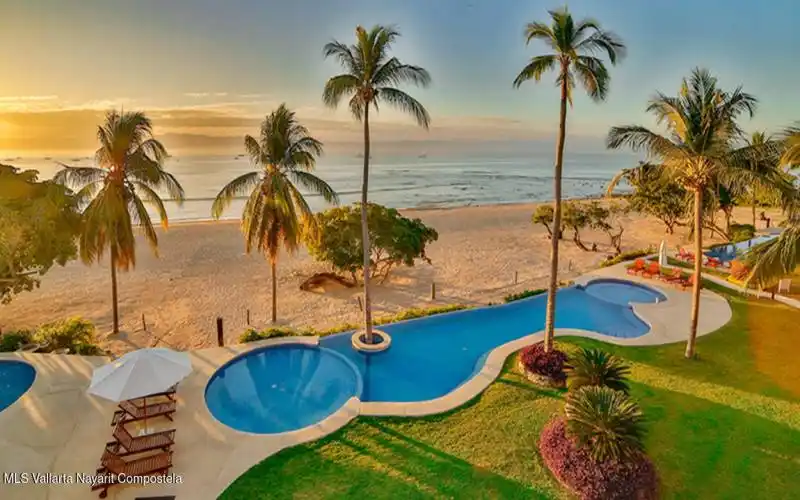 5 Pool & beach at sunsrise from Grand Pa