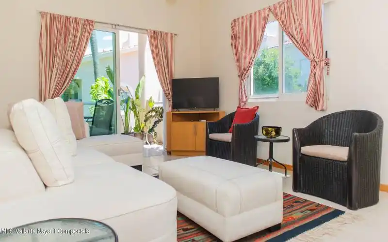 LIVING ACCESS TO BALCONY