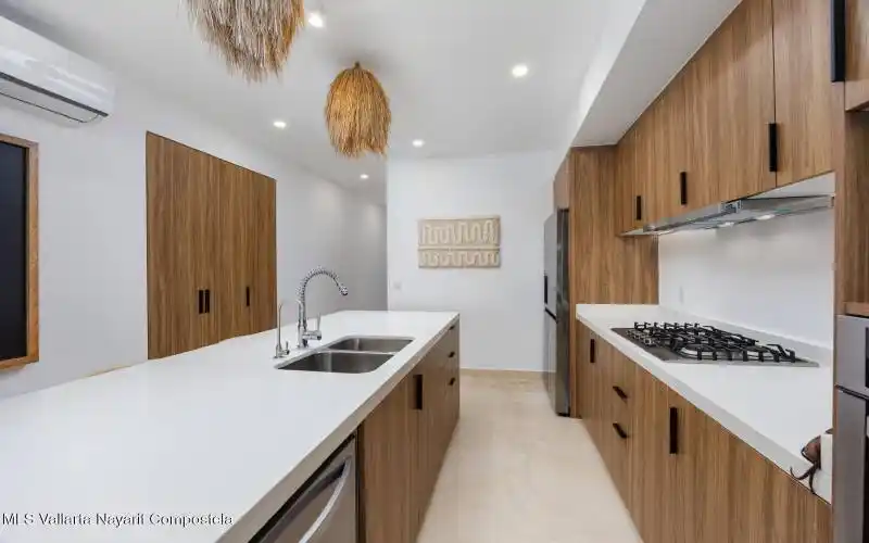 bbfb543f-c3ef-40d4-aaf3-ac3d06840ee8