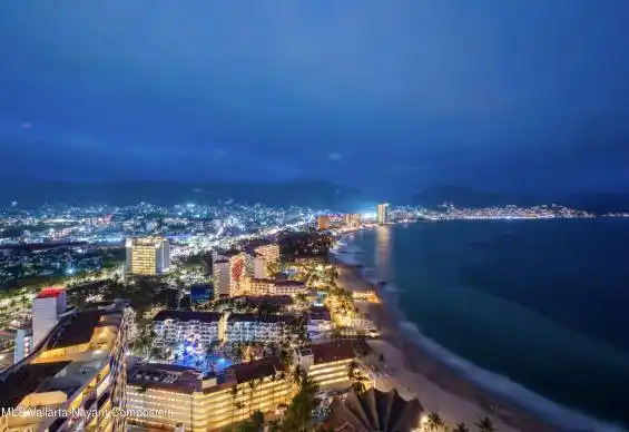2477 Av. Francisco Medina Ascencio, Puerto Vallarta, JALISCO, 4 Bedrooms Bedrooms, 0 ,5 BathroomsBathrooms,Condo,For Sale,Av. Francisco Medina Ascencio,0,42243