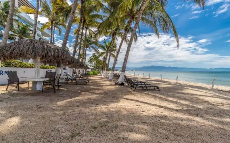 039_BrisasBeachfront